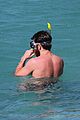 jake gyllenhaal continues his vacation with some snorkeling 04