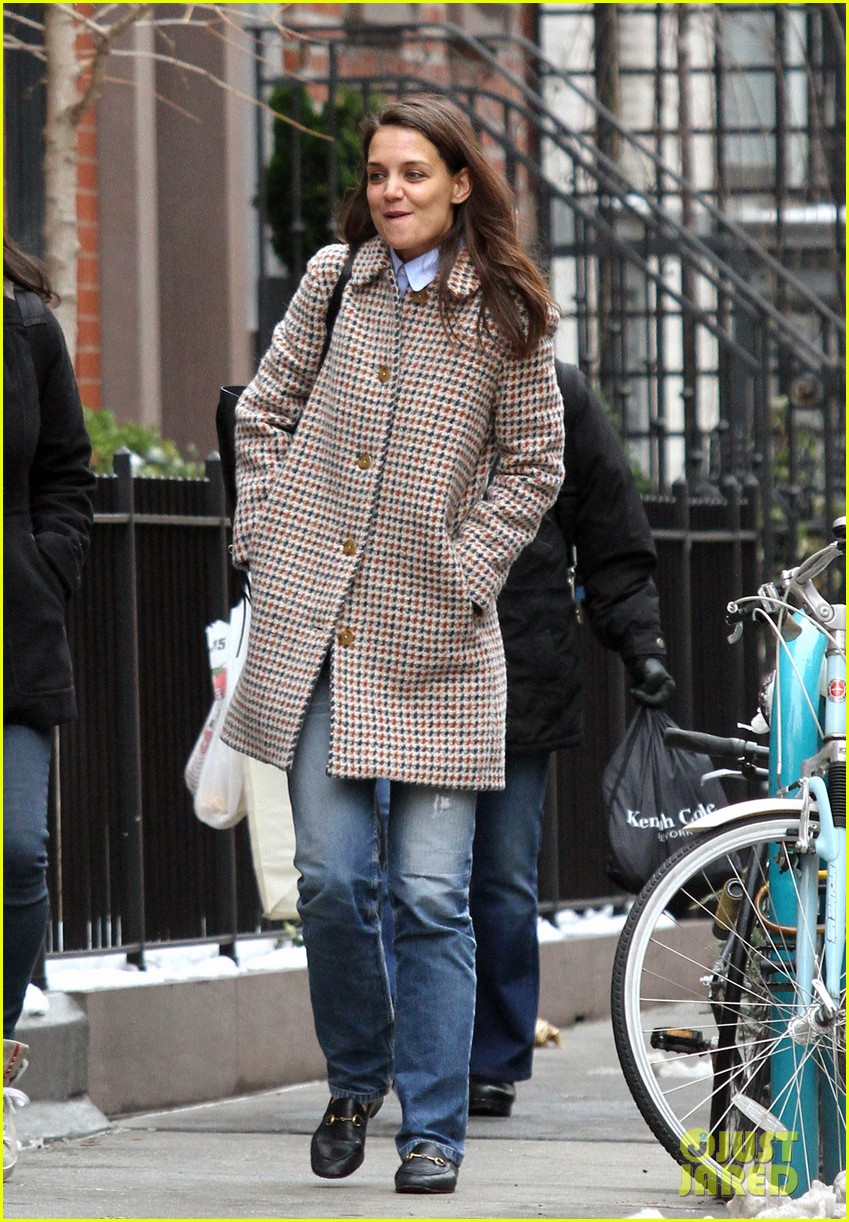 Katie Holmes Shares an Inside Look into Her 'Mom Purse' Photo 3841454