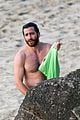 jake gyllenhaal shirtless abs beach greta 03