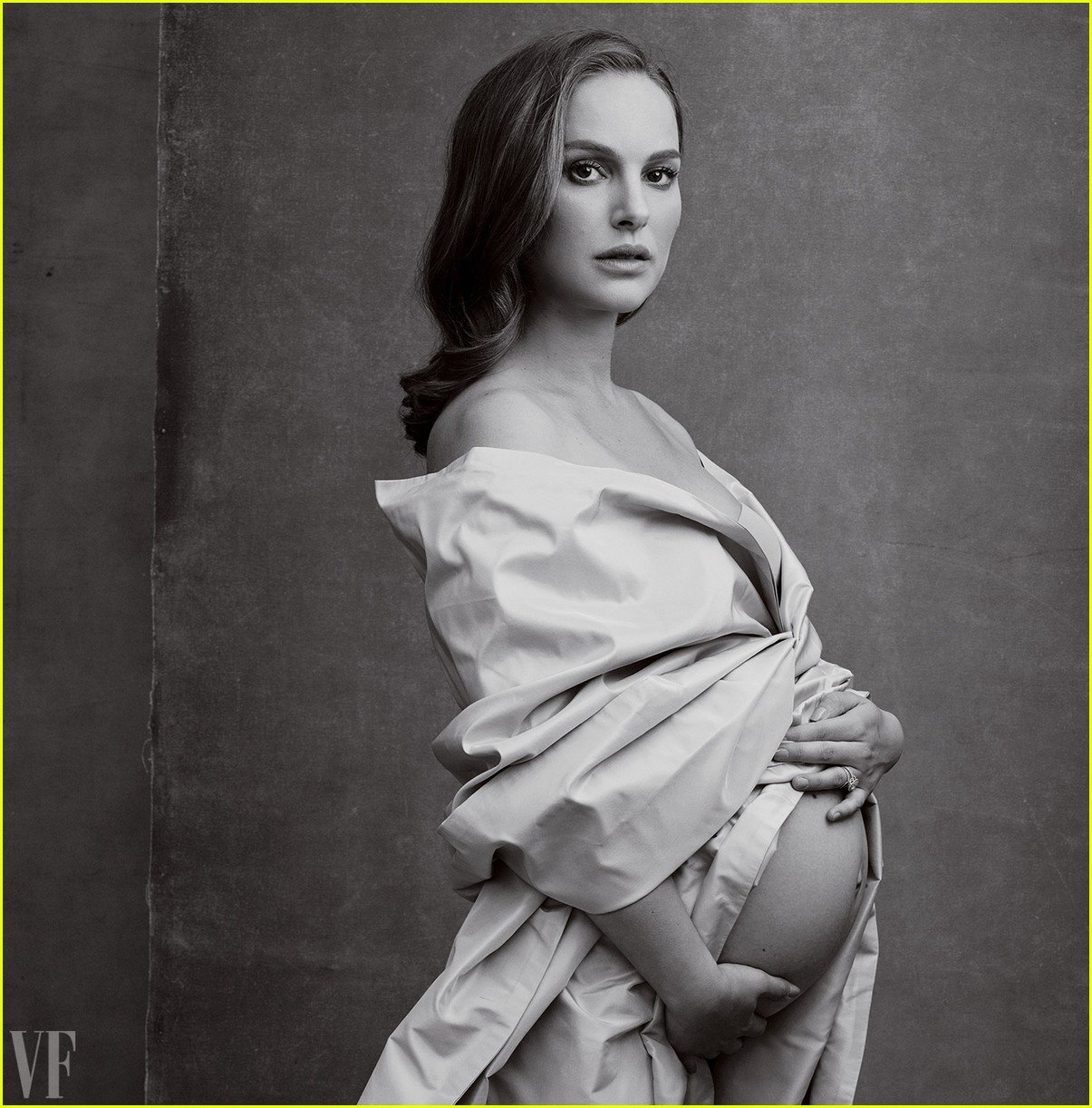 Natalie Portman Shows Bare Baby Bump in Stunning 'Vanity Fair' Image