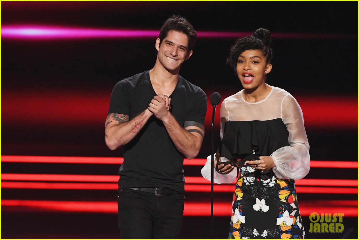 Photo: tyler posey presents at pcas after leaked video 01 | Photo 