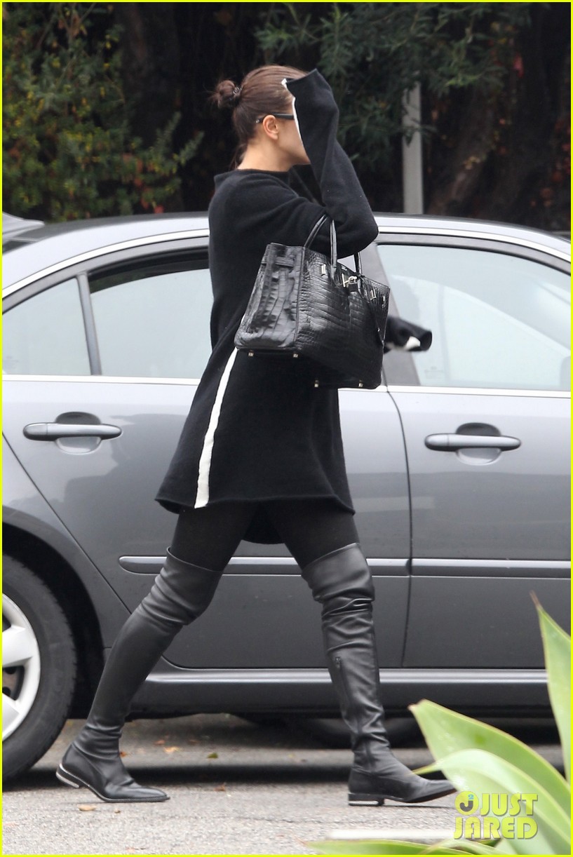 Irina Shayk Masters Covering Up Her Baby Bump Photo 3837341 Irina(02)