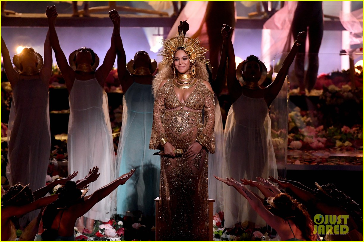 Pregnant Beyoncé Bares Baby Bump in Projections for Grammys 2017