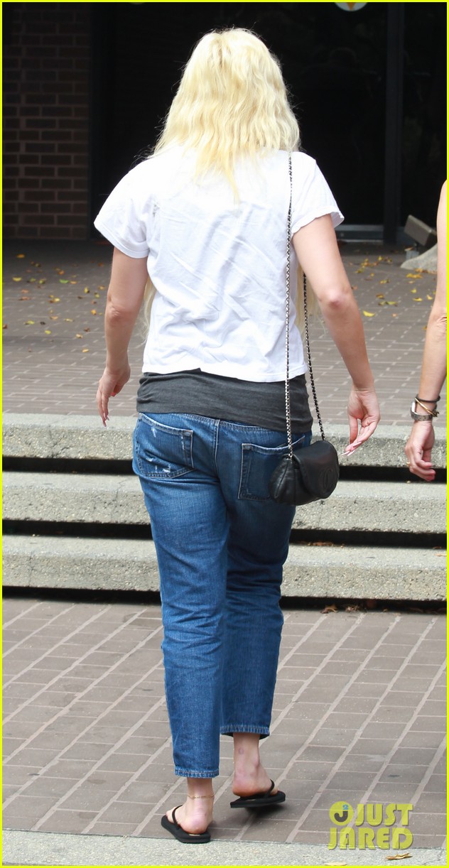 Amanda Bynes Returns to Twitter, Denies Pregnancy & Marriage Rumors Photo 3860144 Amanda