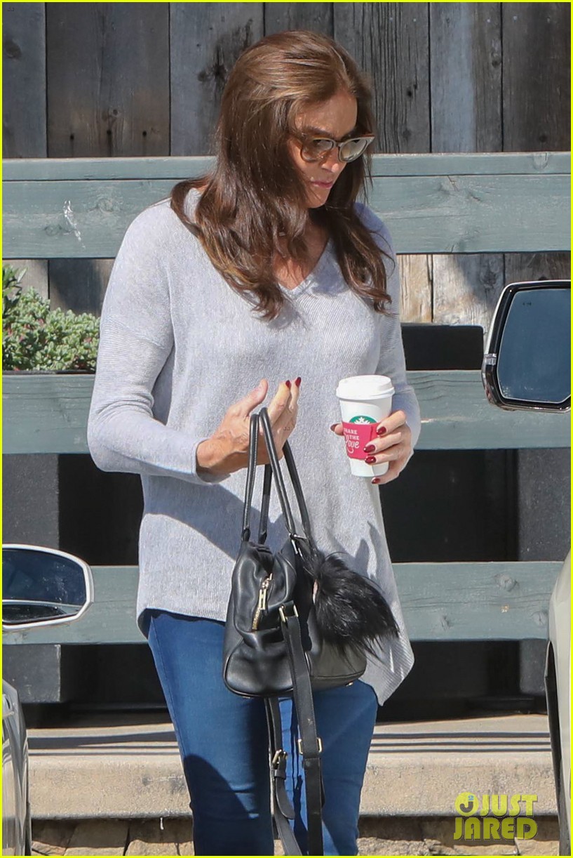 Caitlyn Jenner Makes a Coffee Run in Malibu Photo 3860953 Photos(00)