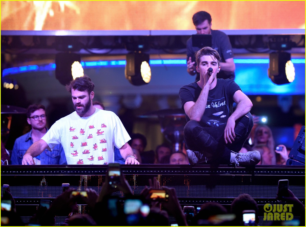 The Chainsmokers Best New Artist of Grammys 2017 Countdown! Photo