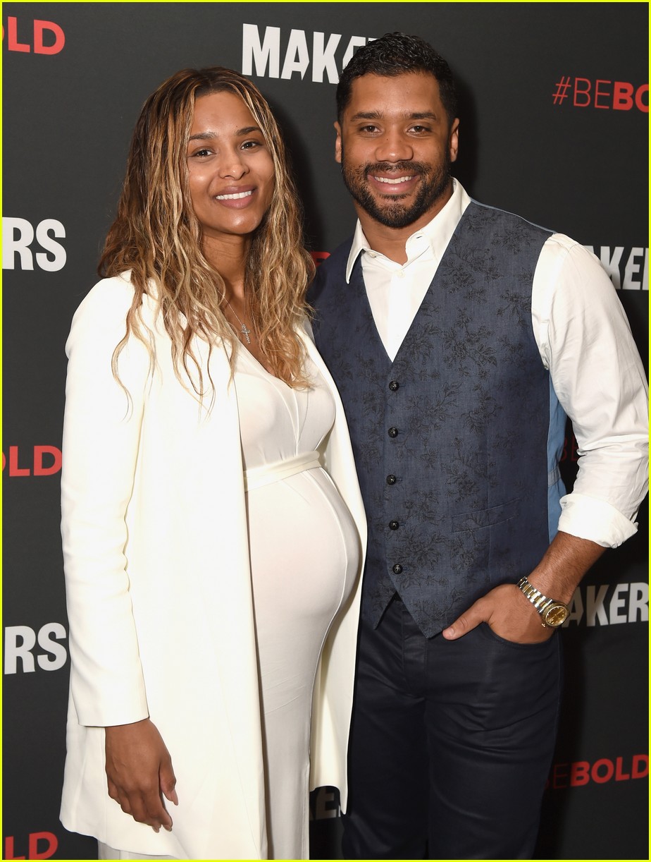 Ciara Goes MakeupFree & Shows Off Baby Bump on Red Carpet Photo