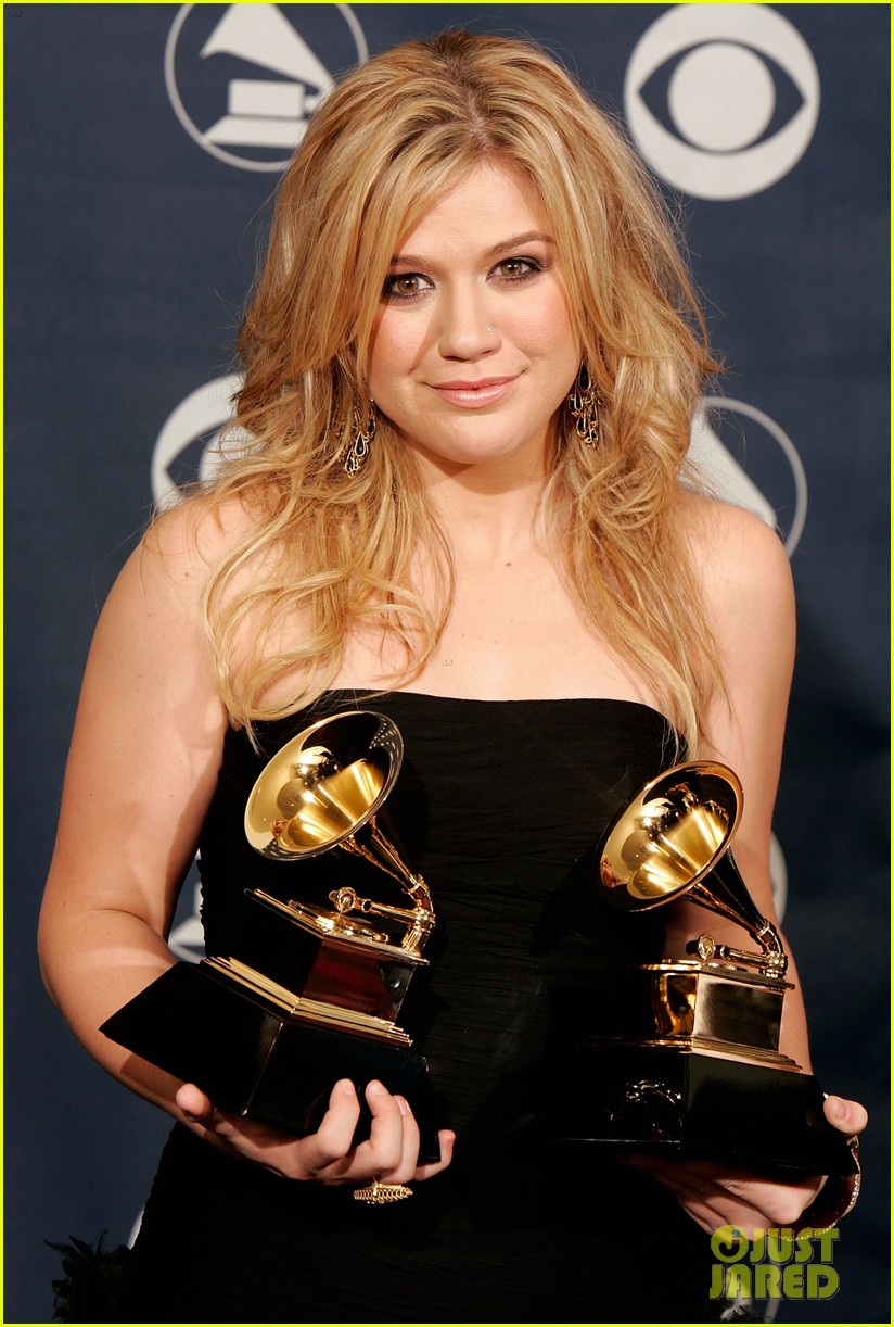 Kelly Clarkson Had Cancer Scare Before Winning at Grammys 2006 Photo