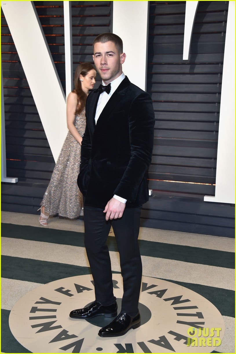 Joe & Nick Jonas Tux it Up for Vanity Fair Oscar Party! Photo 3867283