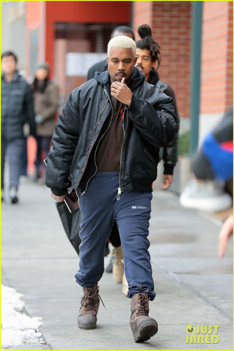 Photo kanye west dyes his hair platinum blond again 14 Photo 3857154 Just Jared