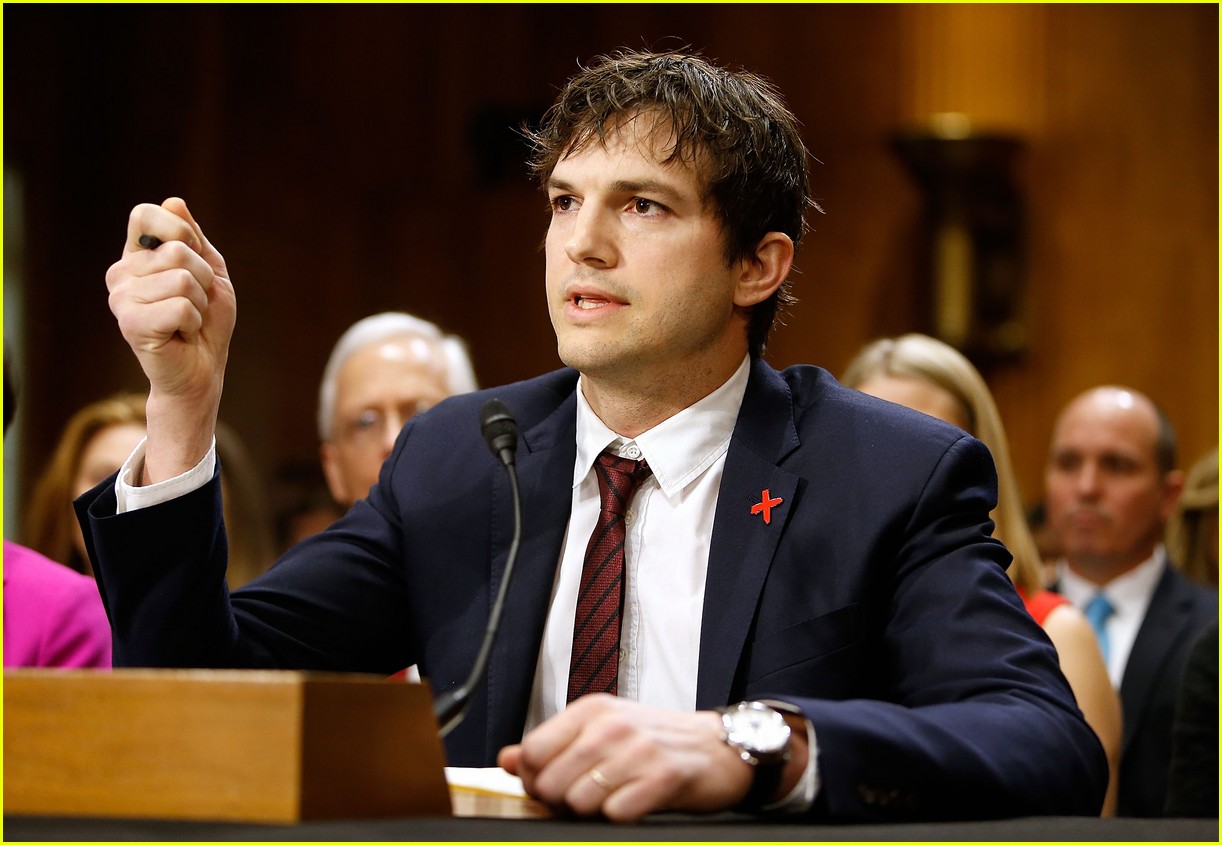 Ashton Kutcher Blows a Kiss to Senator John McCain Watch Now! Photo