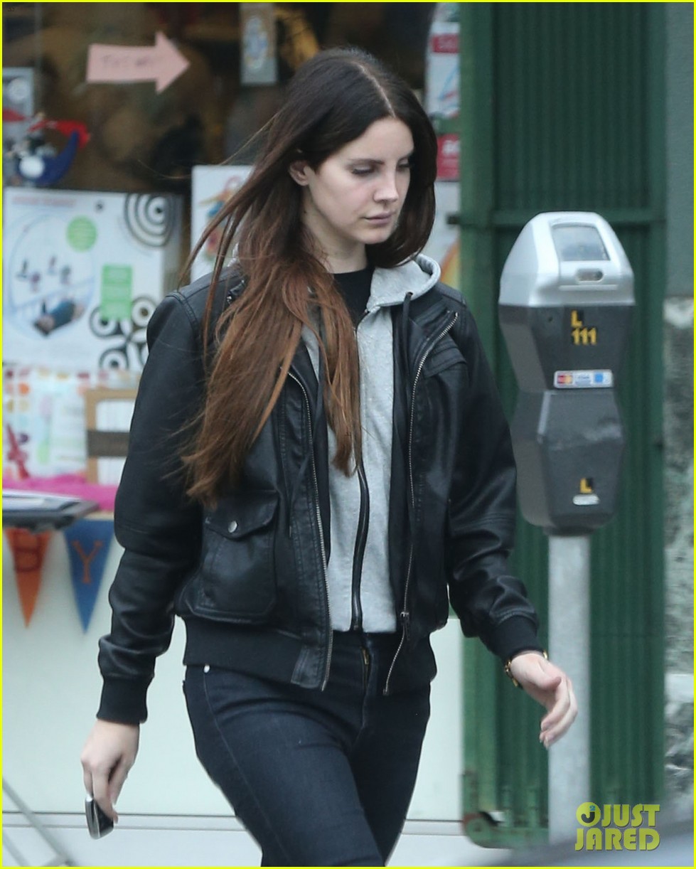 Lana Del Rey is All Smiles Grabbing Coffee in WeHo: Photo 3863656 | Lana  Del Rey Photos | Just Jared: Entertainment News