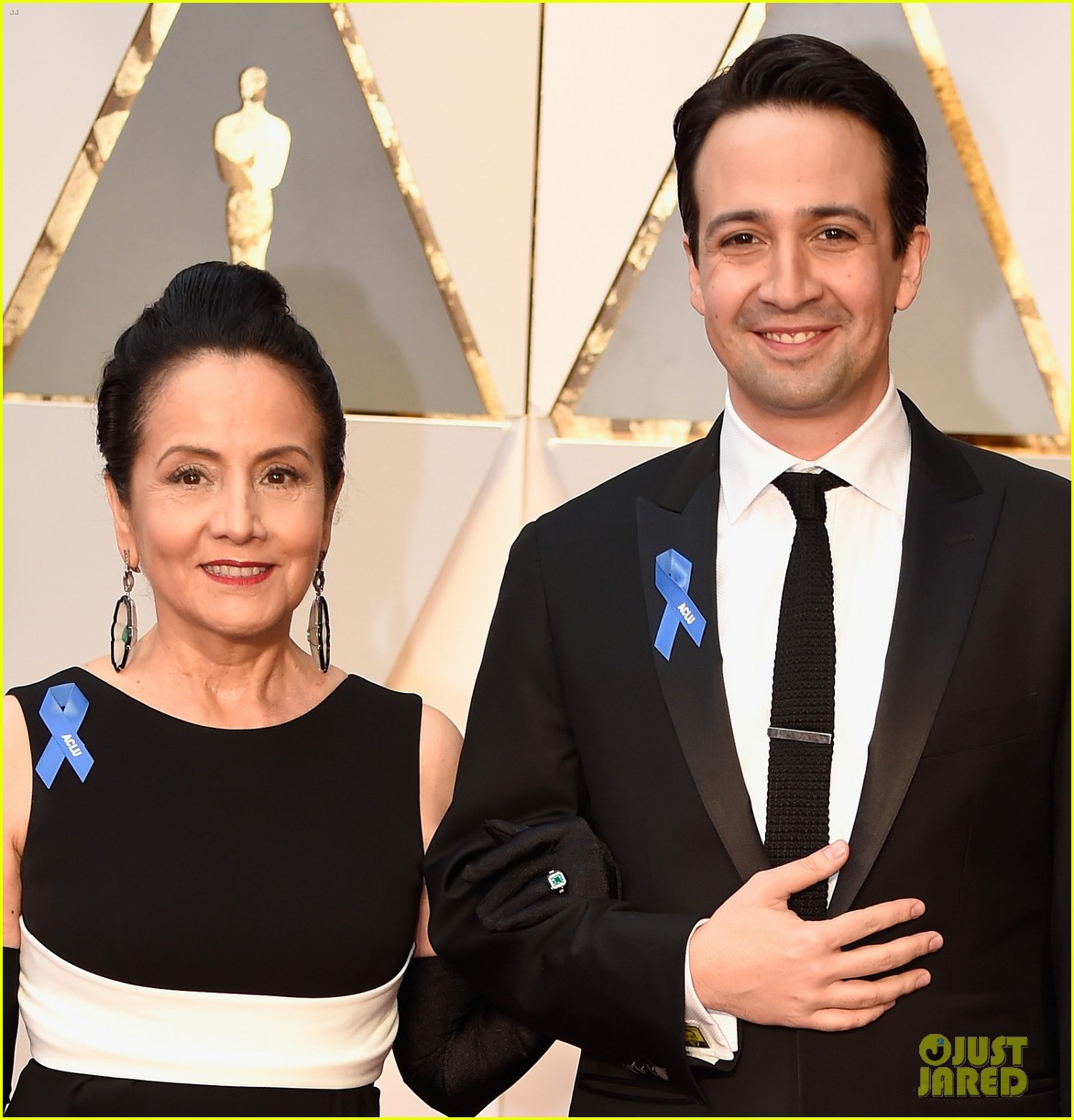 LinManuel Miranda Brings His Mom as His Oscars 2017 Date Photo