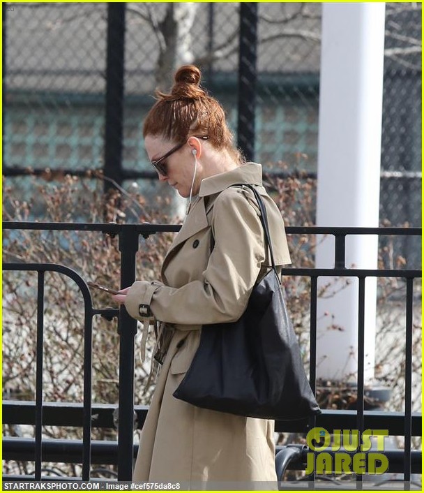 Julianne Moore Enjoys the Warm Weather in NYC Photo 3866084 Julianne