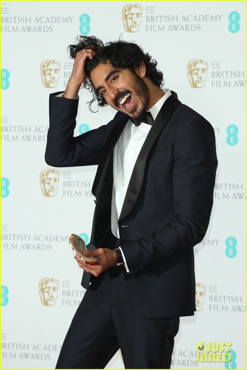 dev-patel-wins-best-supporting-actor-baftas-2017-01.jpg