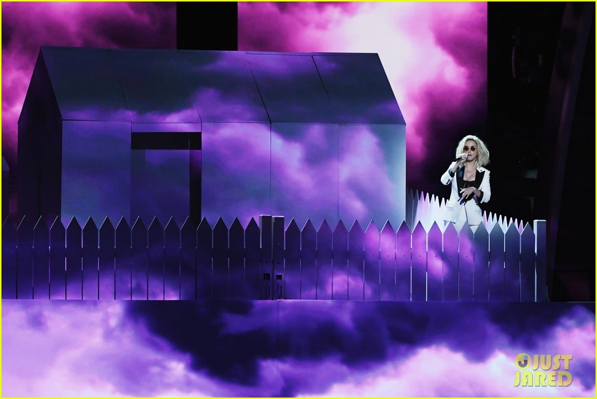 Grammys 2017 Katy Perry Performs 'Chained to the Rhythm' Watch Now