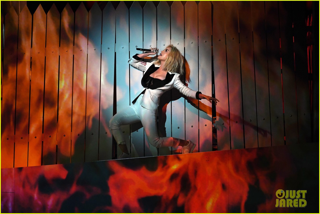 Grammys 2017 Katy Perry Performs 'Chained to the Rhythm' Watch Now