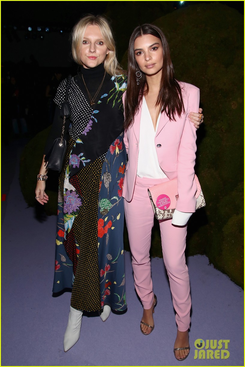 Emily Ratajkowski Comes To Melania Trump's Defense!: Photo 3859317