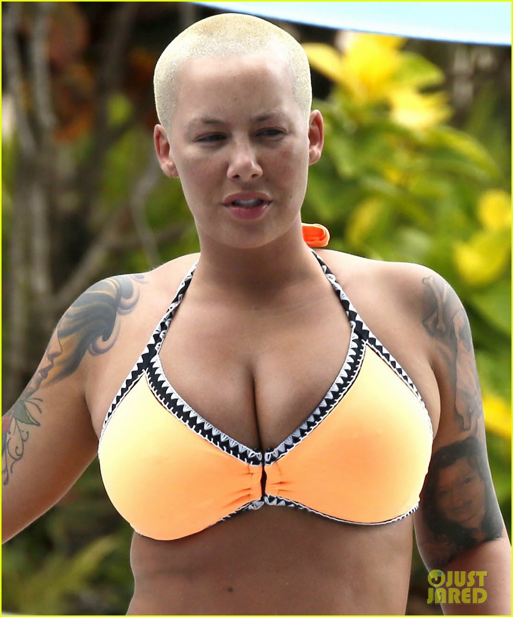 Amber Rose Flaunts Her Curves in a Bikini in Hawaii.