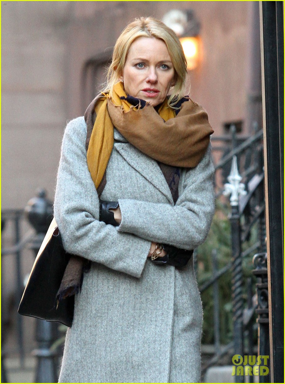 Naomi Watts Bundles Up on Set in NYC Photo 3855199 Naomi Watts