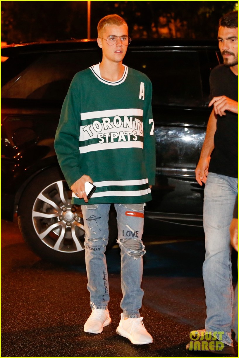 Justin Bieber Hikes Through Rio de Janeiro Rainforest: Photo 3880529 ...