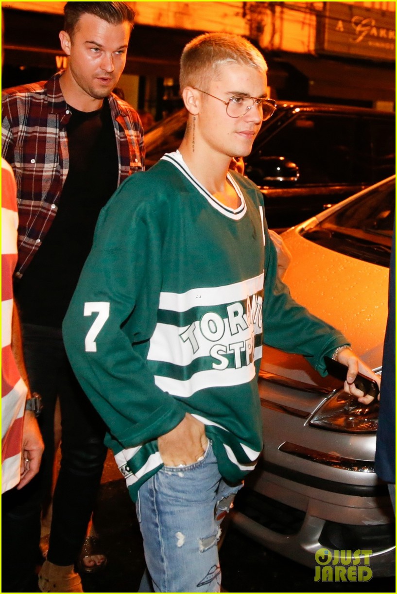 Justin Bieber Hikes Through Rio de Janeiro Rainforest: Photo 3880531 ...