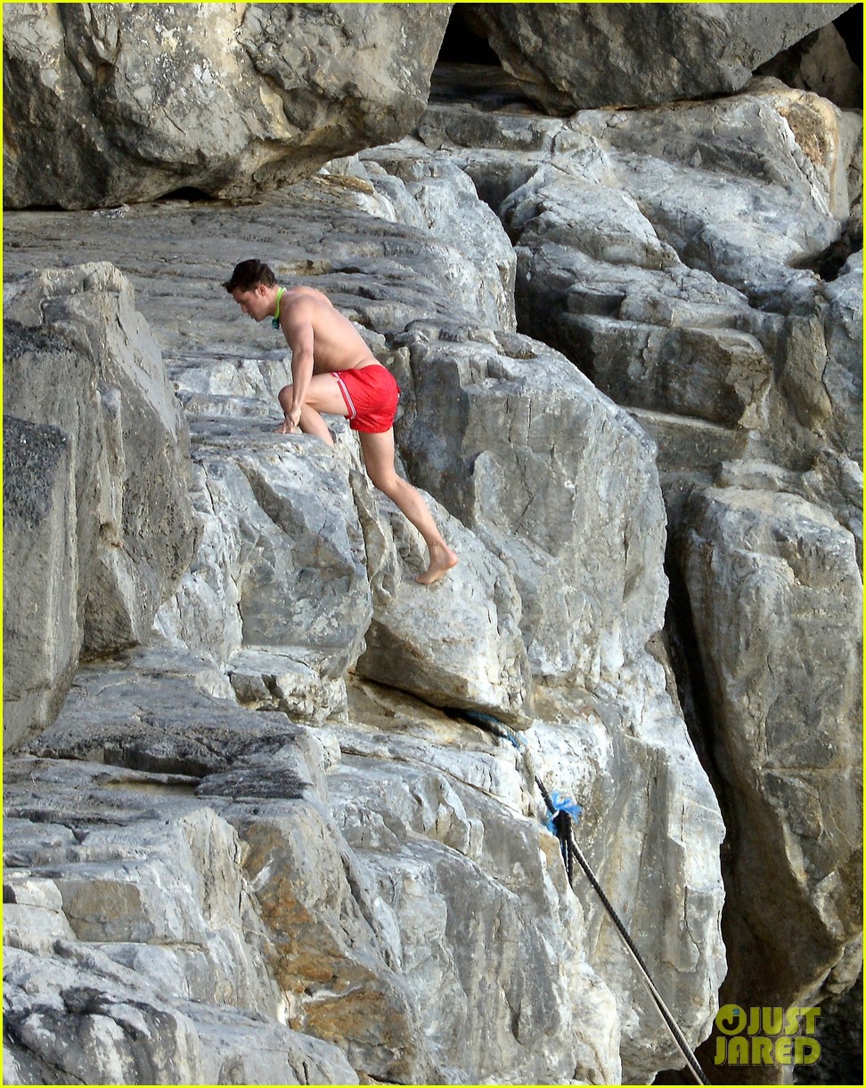 Photo orlando bloom goes rock climbing jumps off a cliff shirtless 19