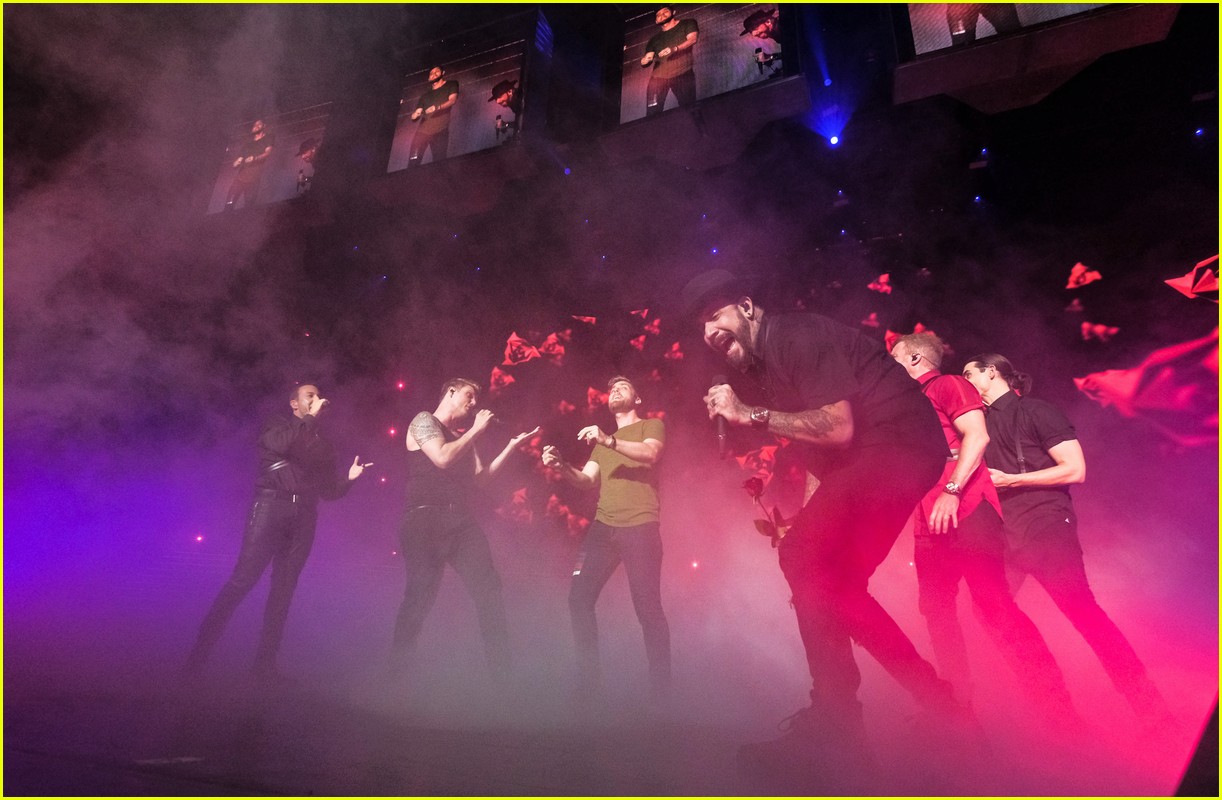 Backstreet Boys Serenade Lance Bass During Las Vegas Show Watch Now