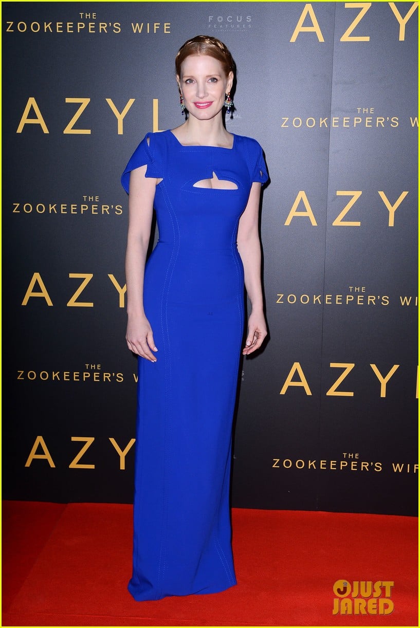 Jessica Chastain Visits Zoo in Warsaw During 'Zookeeper's Wife' Press