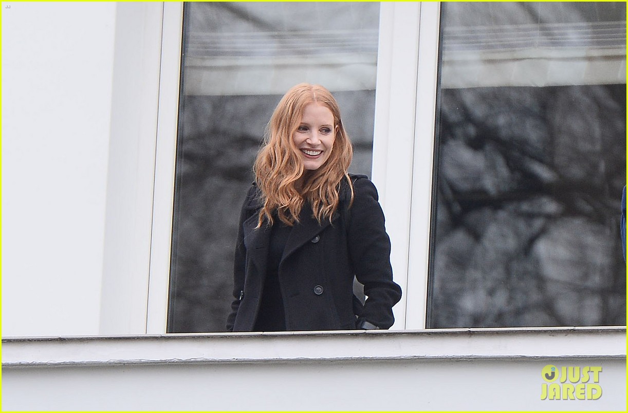 Jessica Chastain Visits Zoo in Warsaw During 'Zookeeper's Wife' Press