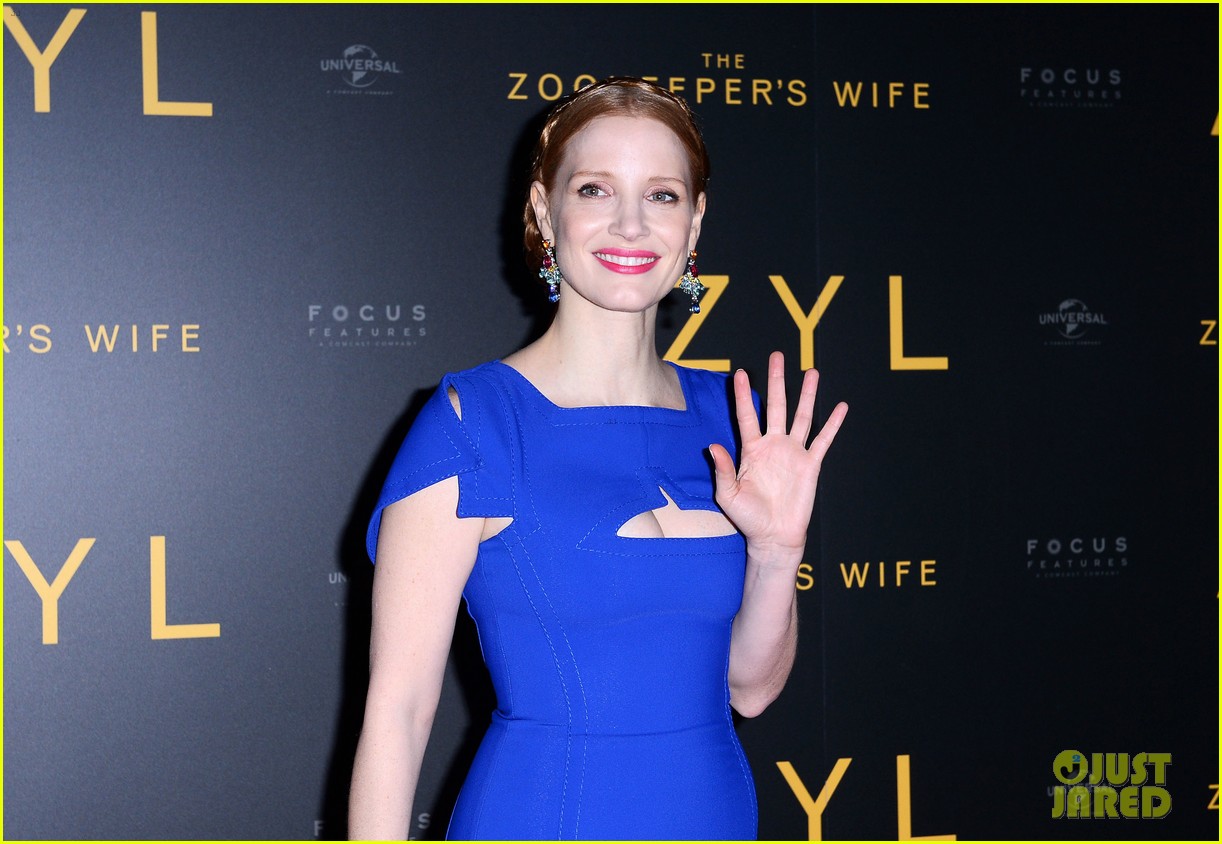 Photo: jessica chastain visits zoo in warsaw zookeepers wife tour 04