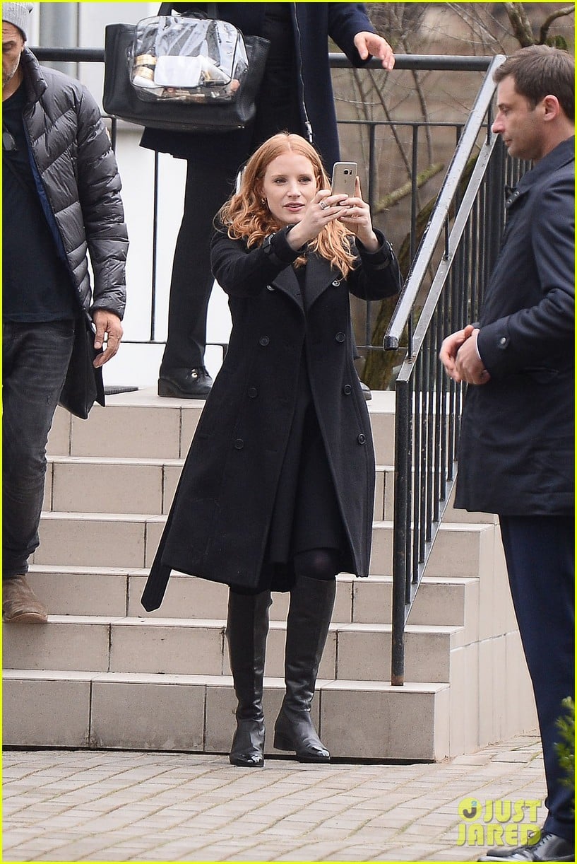 Photo: jessica chastain visits zoo in warsaw zookeepers wife tour 05