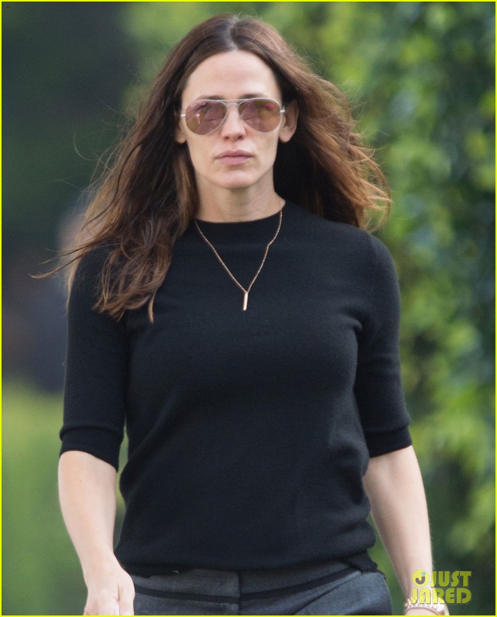 Jennifer Garner Wears Festive Green Socks on St. Patrick's Day: Photo