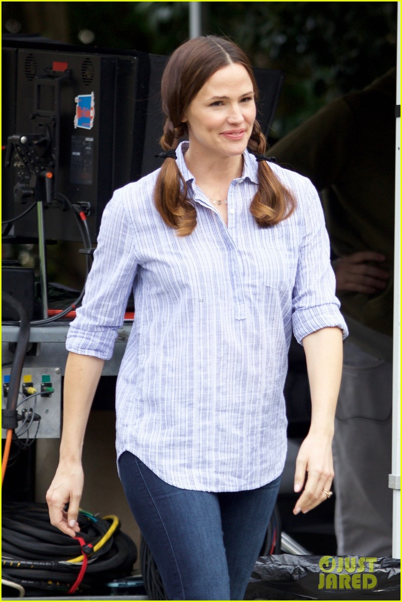 Jennifer Garner Looks Cute in Pigtails on Set of 'Simon vs. The Homo