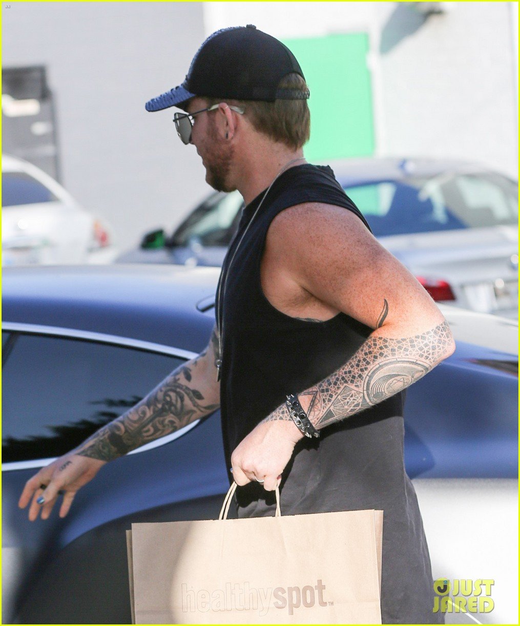 Adam Lambert Puts His Tattoos on Display in a Tank Top: Photo 3880469 | Adam  Lambert Pictures | Just Jared