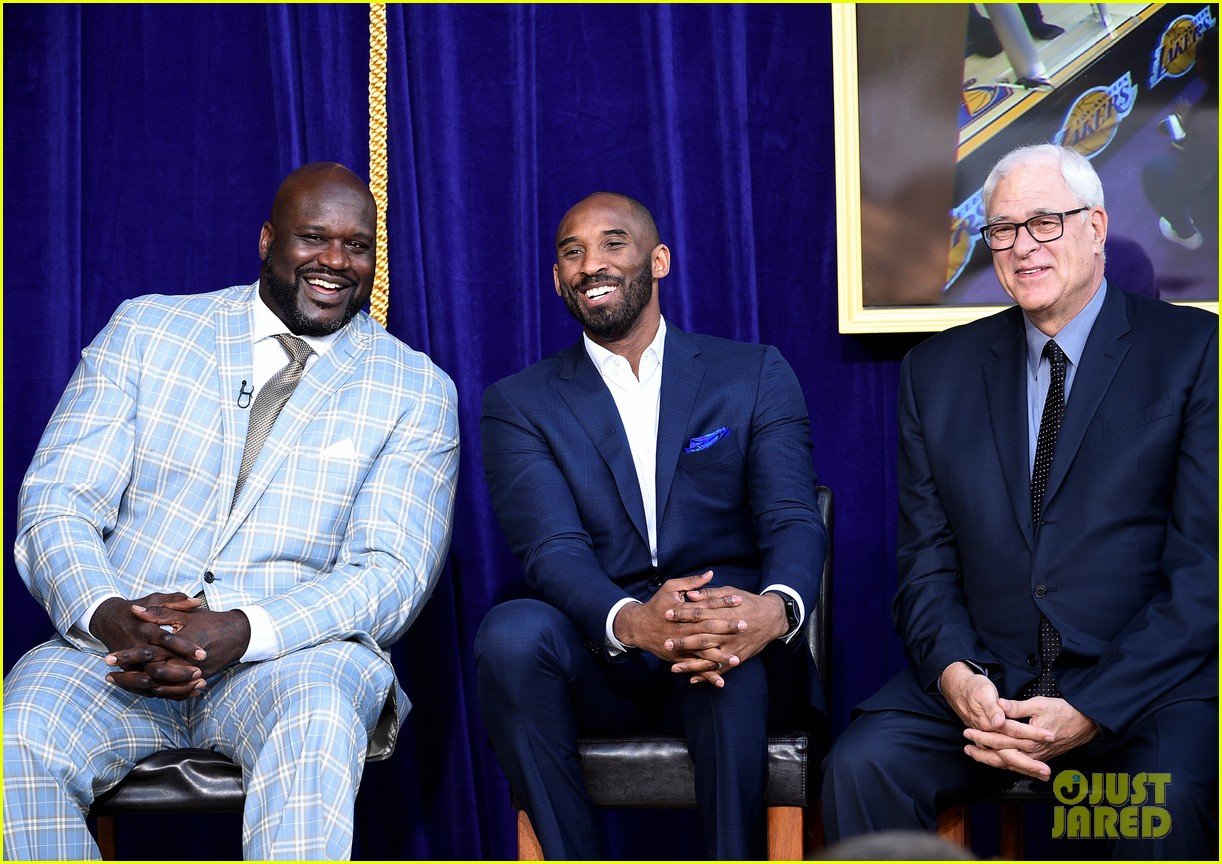 Shaquille O'Neal Honored by Lakers with Statue Outside Staples Center
