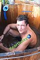 orlando bloom goes shirtless gets blue balls on earth day 01