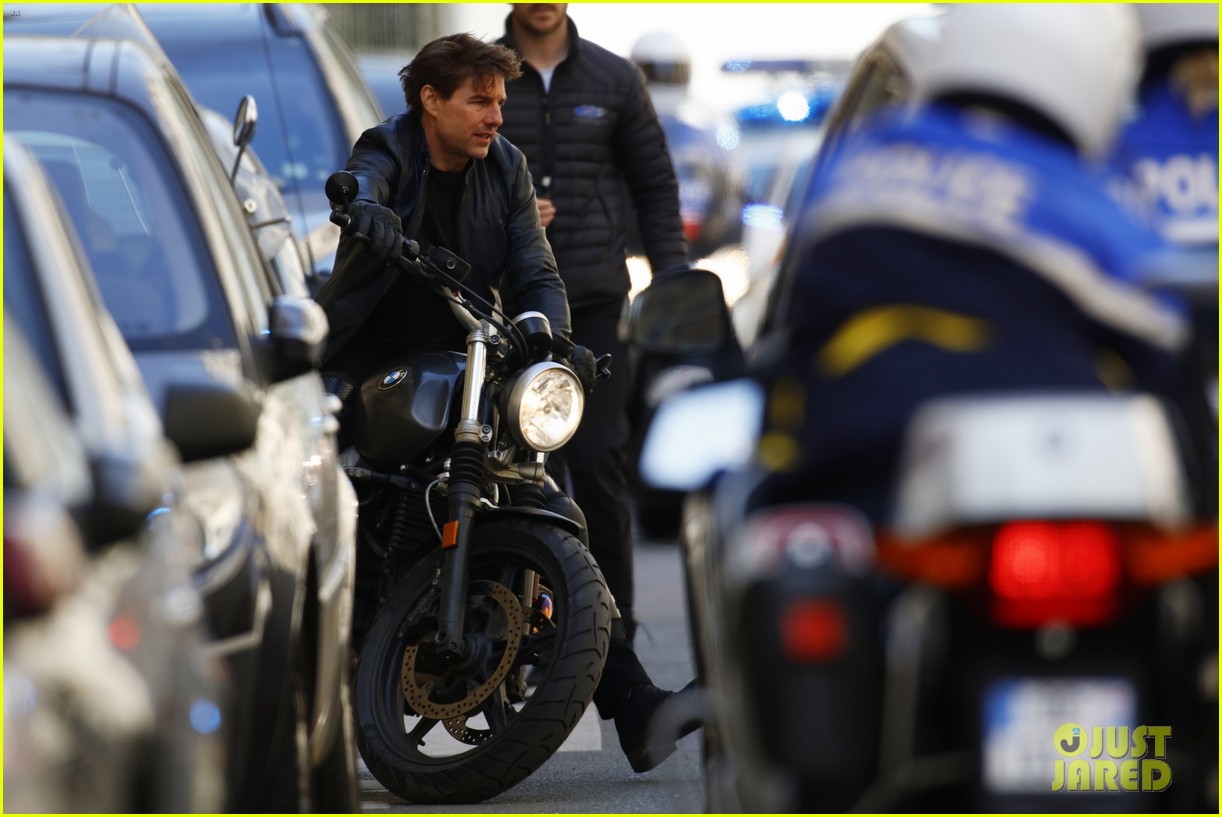 tom cruise motorcycle mission impossible 5