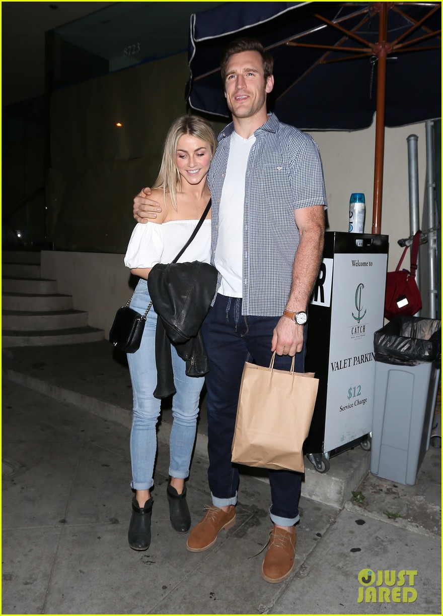 Julianne Hough & Brooks Laich Make a Cute Couple on Date Night! Photo