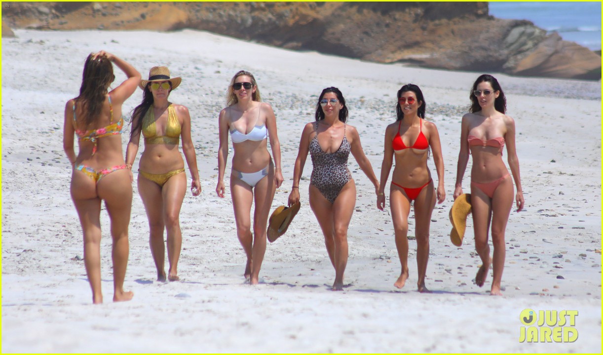 Kim & Kourtney Kardashian Wear Tiny Bikinis on the Beach in Mexico kim ...