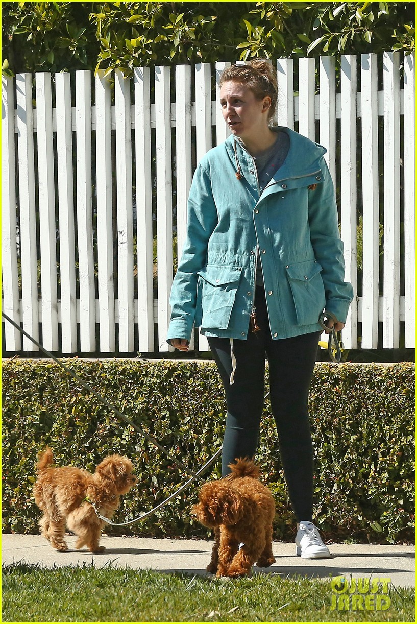 Photo lena dunham walks dog los angeles 01 Photo 3884152 Just Jared
