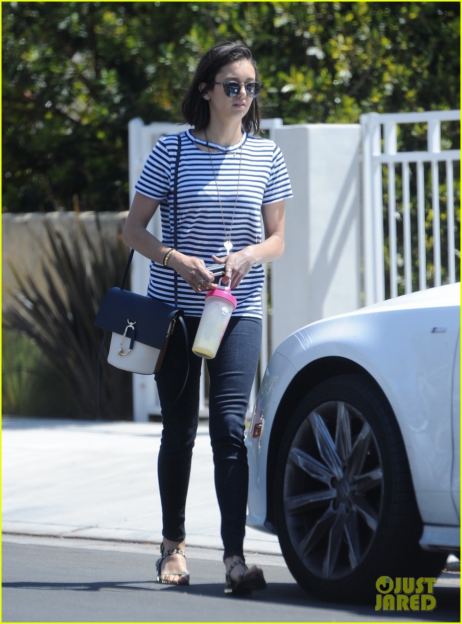 Nina Dobrev Isn't Afraid to Go Makeup Free on Social Media!: Photo