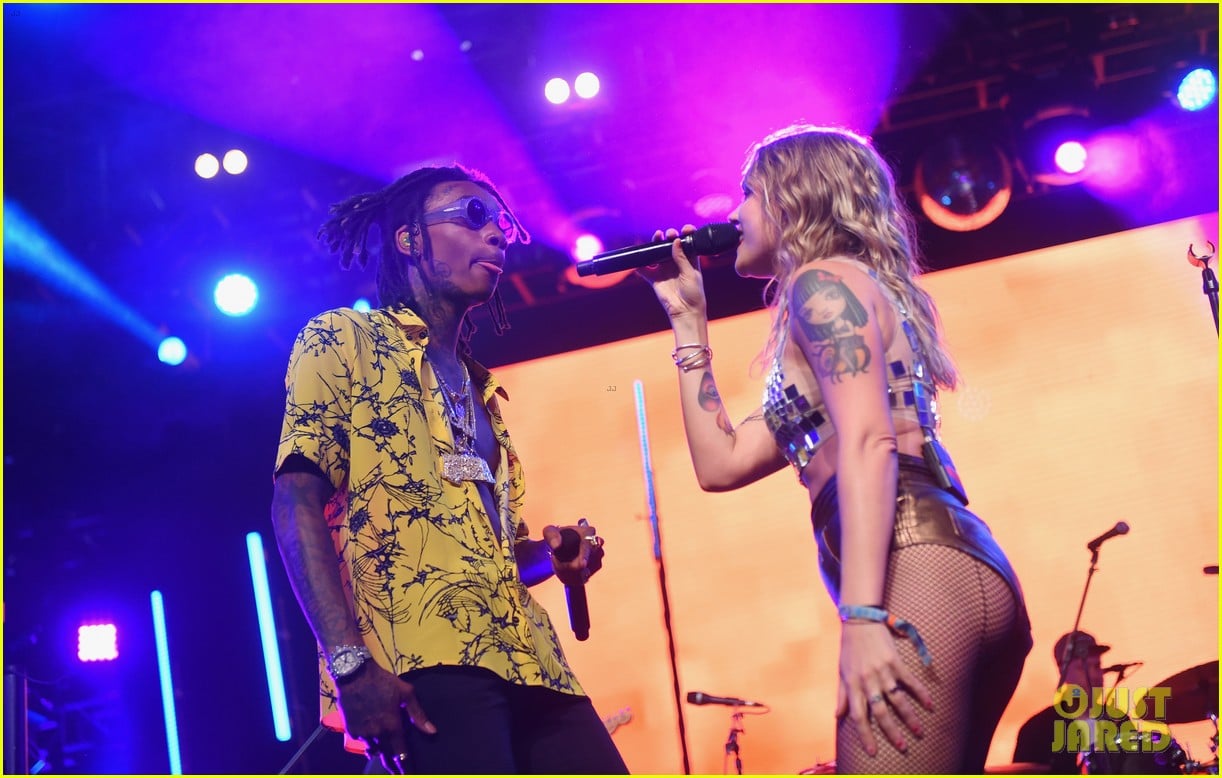 Tove Lo Brings Out Wiz Khalifa At Coachella 17 See Her Set List Here Photo 17 Coachella Music Festival Coachella Tove Lo Wiz Khalifa Pictures Just Jared