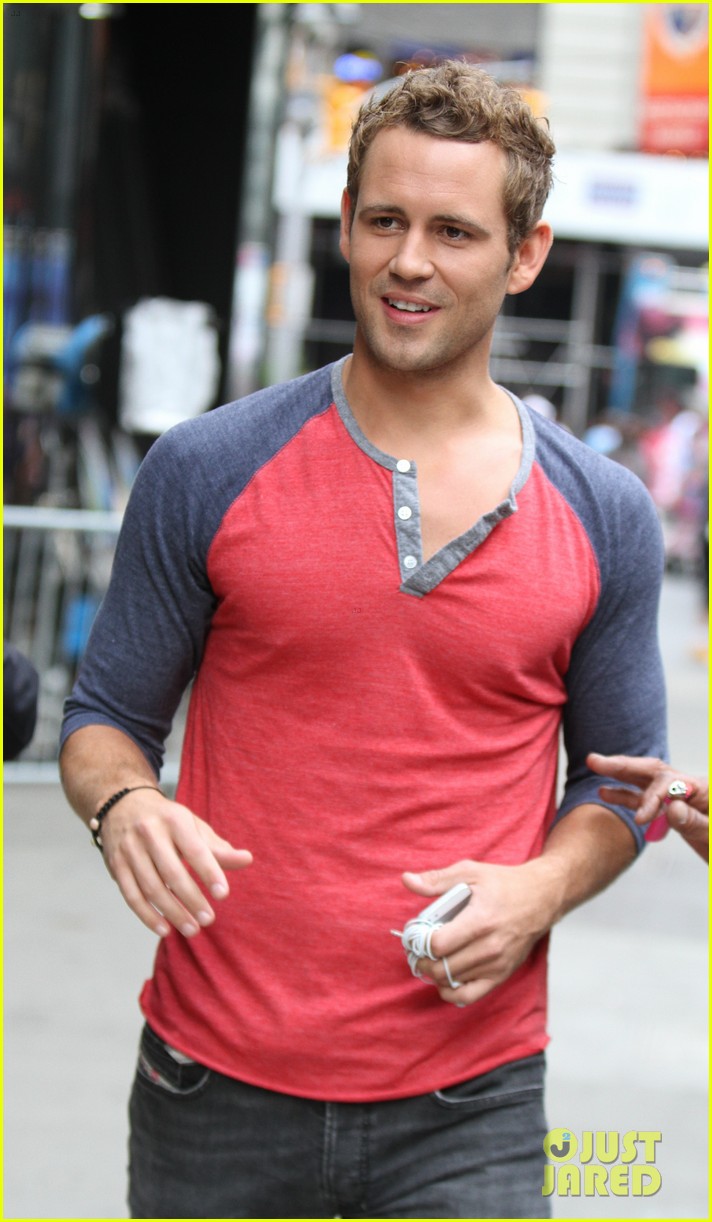 nick-viall-shaves-beard-for-dwts-see-his-new-look-photo-3887323