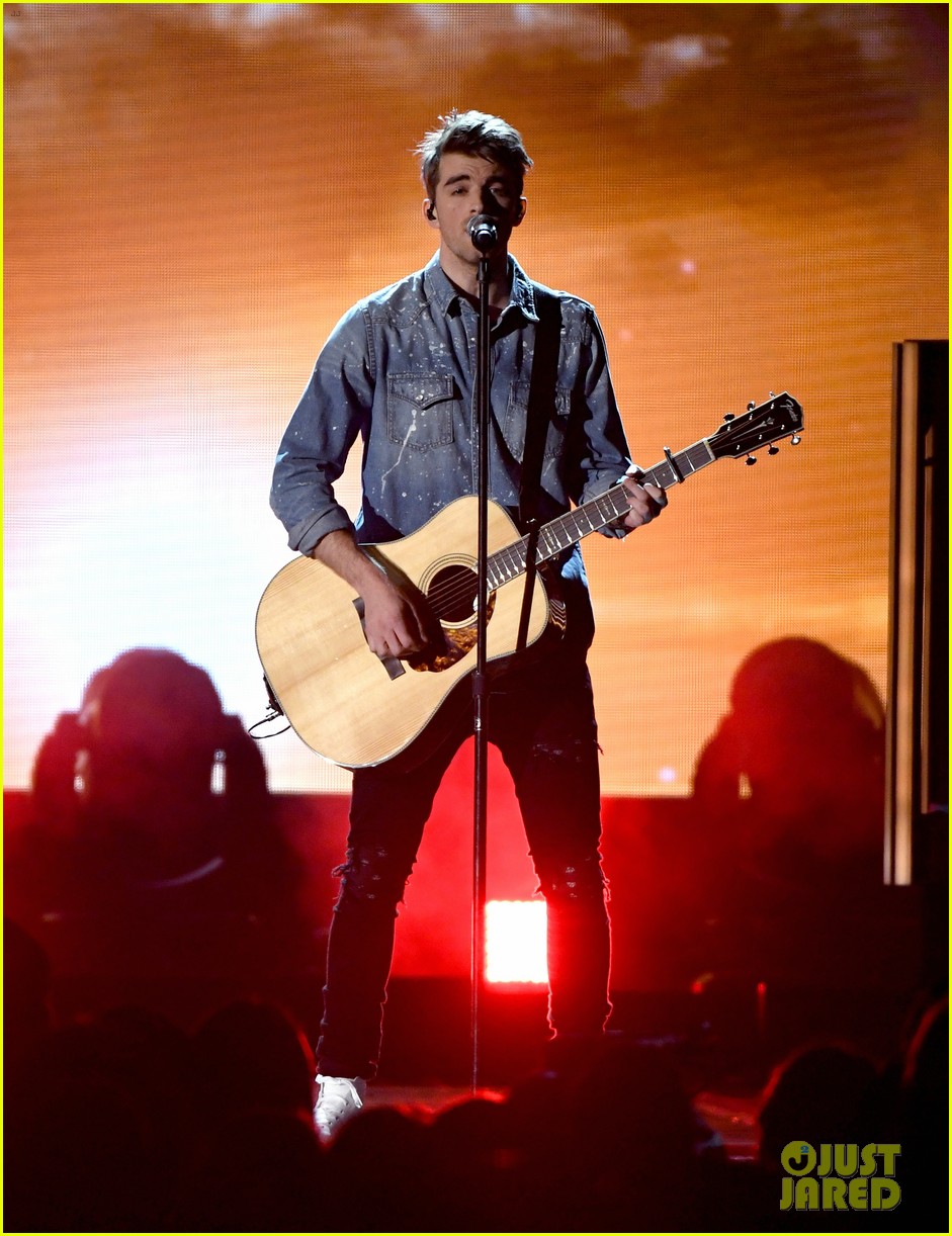 The Chainsmokers' Billboard Music Awards 2017 Performance Video Watch