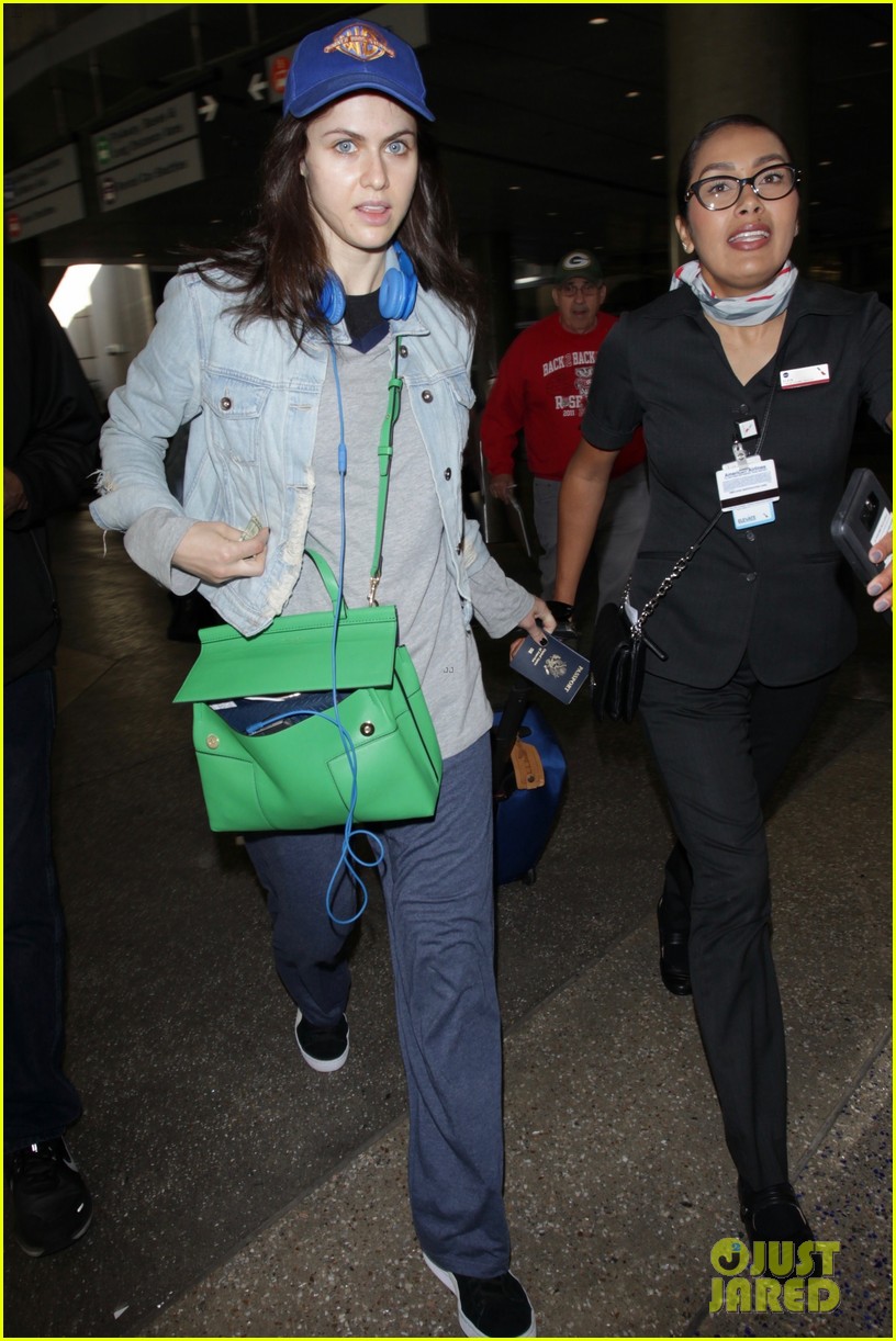 Zac Efron & Alexandra Daddario Visit Bondi Beach Lifeguard Team After