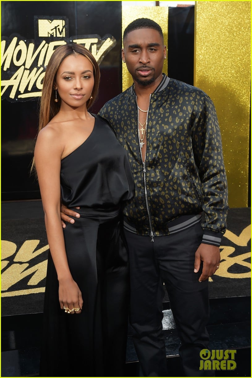 Kat Graham & Jasmine Tookes Strut Down MTV Awards Red Carpet! Photo