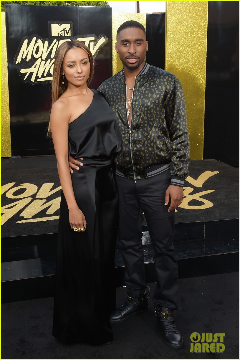 Kat Graham & Jasmine Tookes Strut Down MTV Awards Red Carpet! Photo