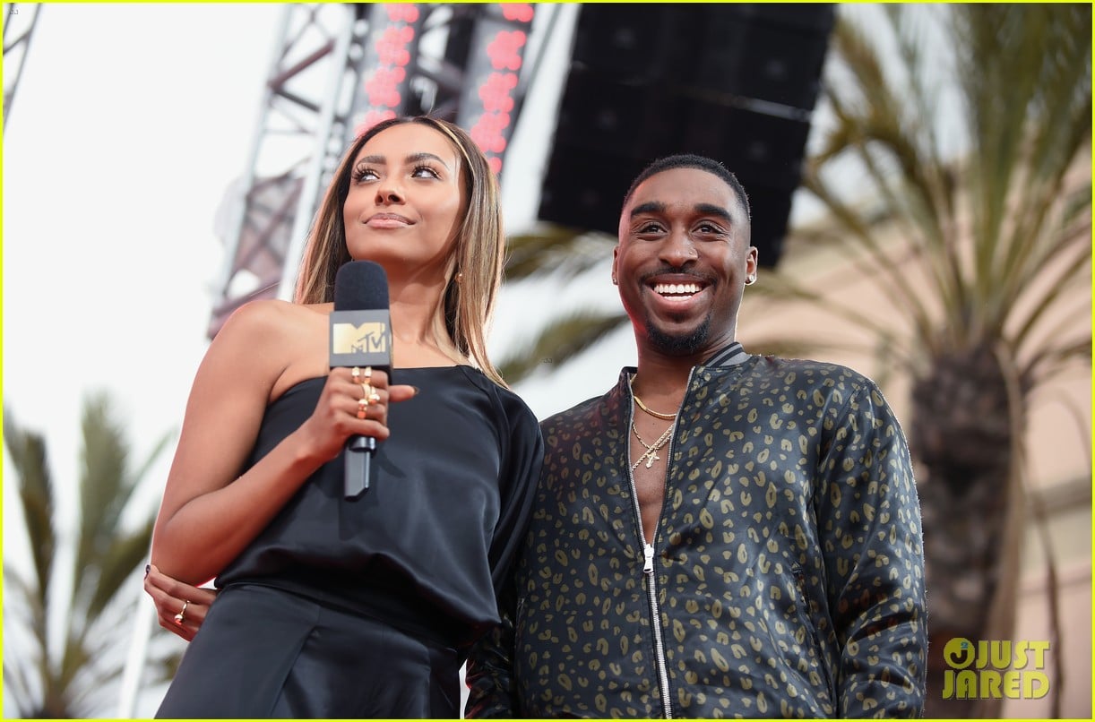 Kat Graham & Jasmine Tookes Strut Down MTV Awards Red Carpet! Photo