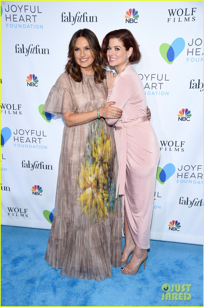 Mariska Hargitay Gets Support From Hubby Peter Hermann & Debra Messing